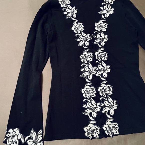 NEW Small Boston Proper Zip Cardigan Sweater White Flower Embroidered Knit - Picture 5 of 5